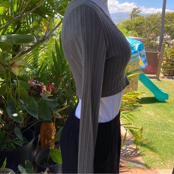 Bnwot like an olive green blouse - Picture 3 of 9